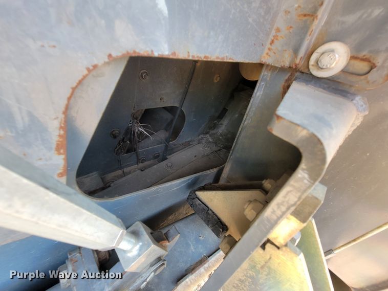 image for item IF9986 2005 GMC T7500  street sweeper truck