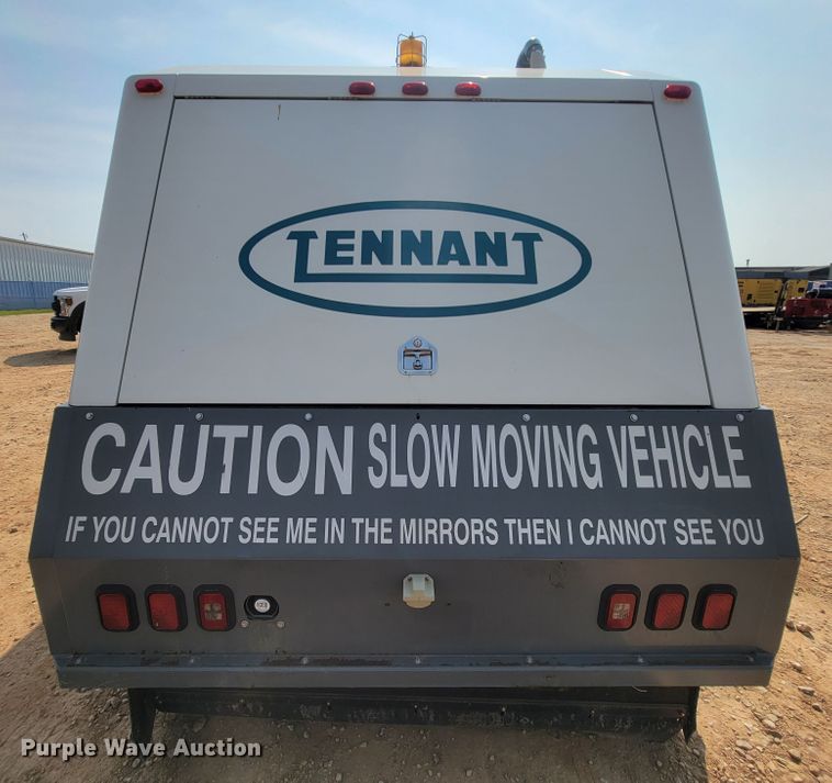 image for item IF9986 2005 GMC T7500  street sweeper truck