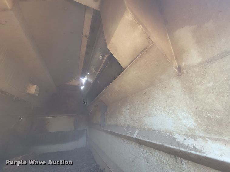 image for item IF9986 2005 GMC T7500  street sweeper truck