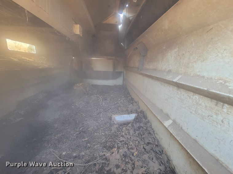 image for item IF9986 2005 GMC T7500  street sweeper truck