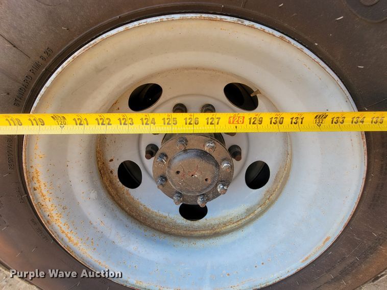 image for item IF9986 2005 GMC T7500  street sweeper truck