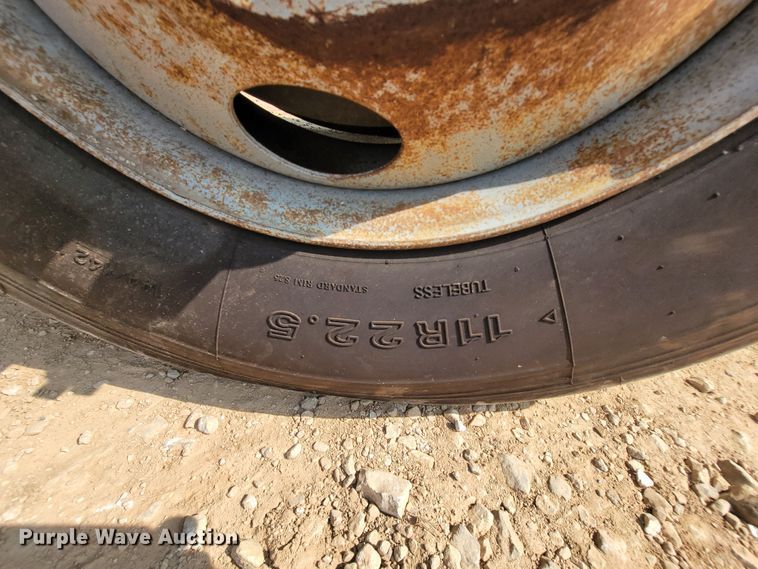 image for item IF9986 2005 GMC T7500  street sweeper truck