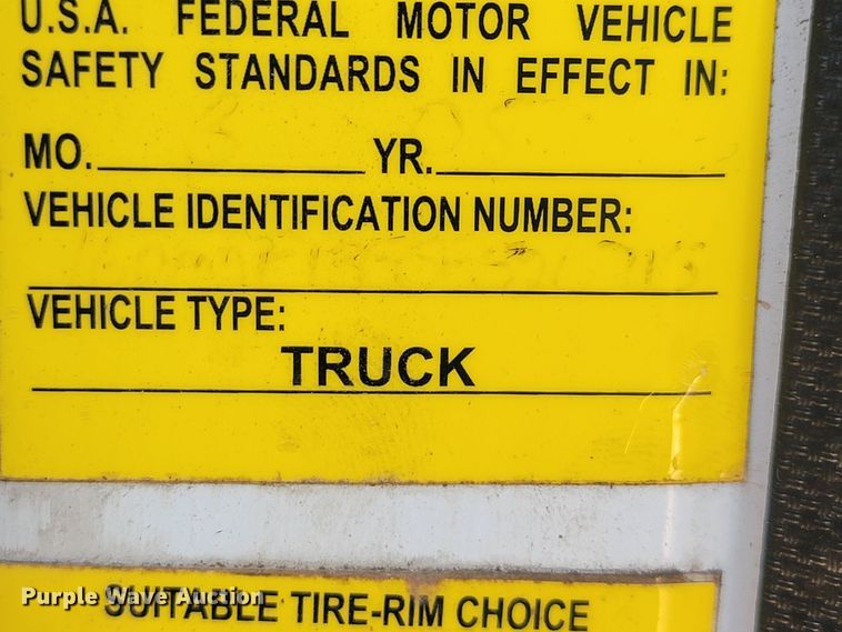 image for item IF9986 2005 GMC T7500  street sweeper truck