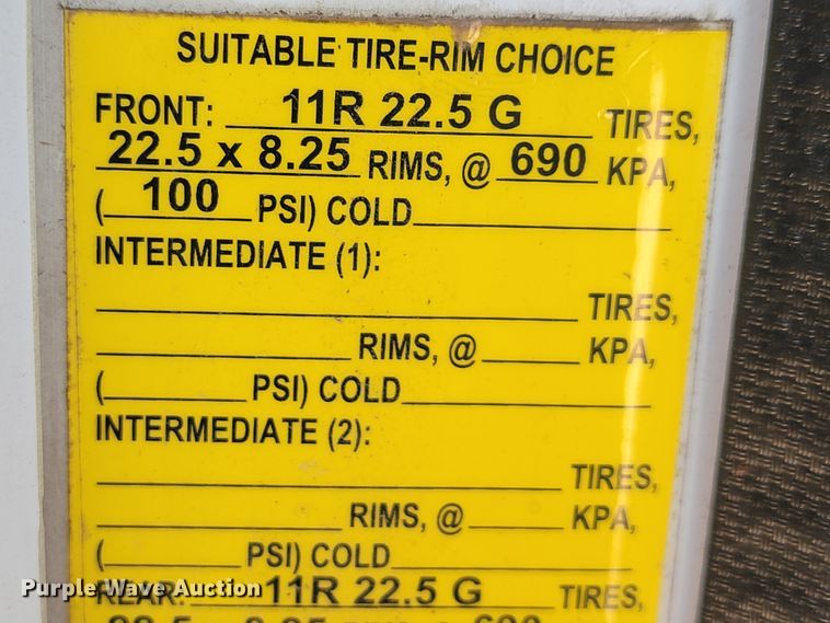 image for item IF9986 2005 GMC T7500  street sweeper truck