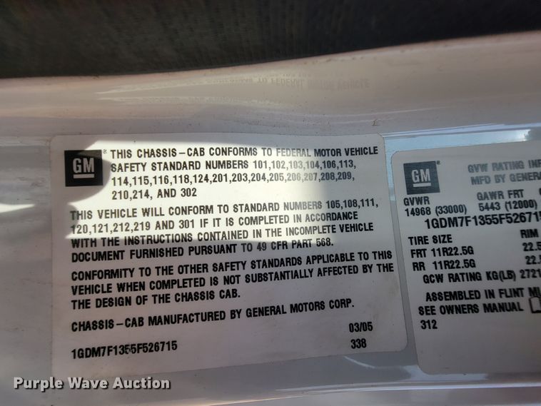 image for item IF9986 2005 GMC T7500  street sweeper truck