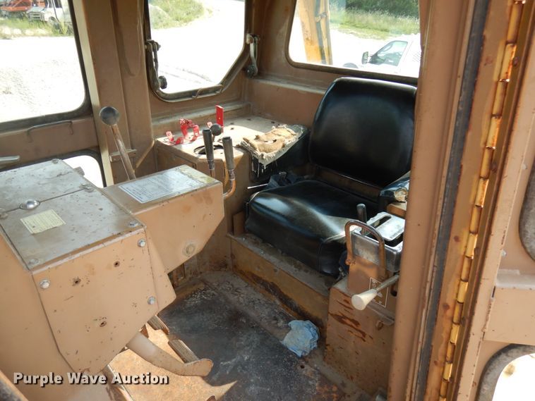 image for item IL9927 1976 Caterpillar D8K  dozer