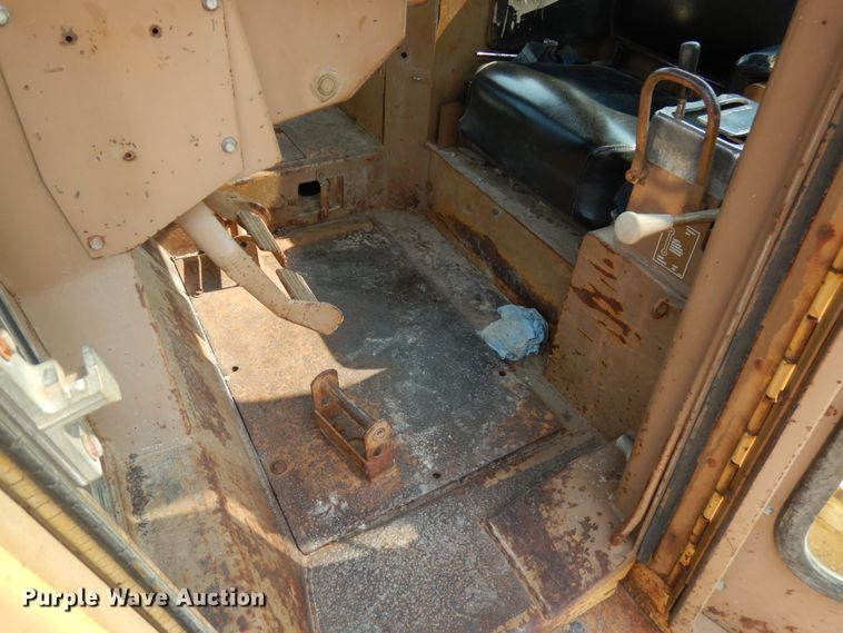 image for item IL9927 1976 Caterpillar D8K  dozer