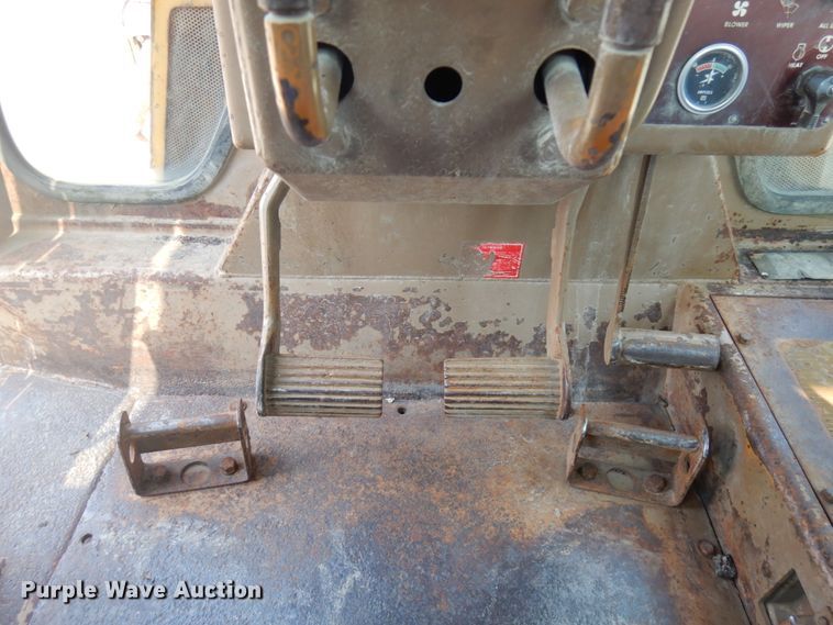 image for item IL9927 1976 Caterpillar D8K  dozer