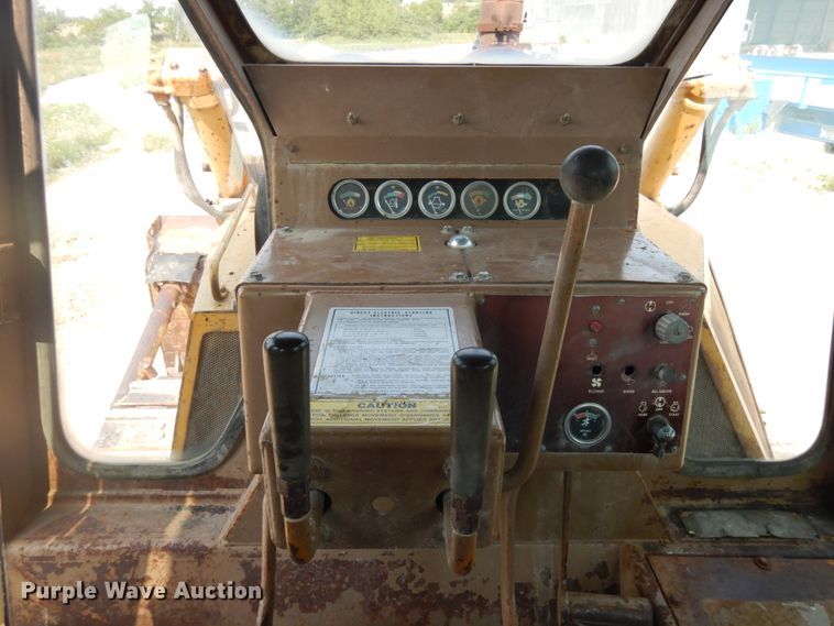 image for item IL9927 1976 Caterpillar D8K  dozer