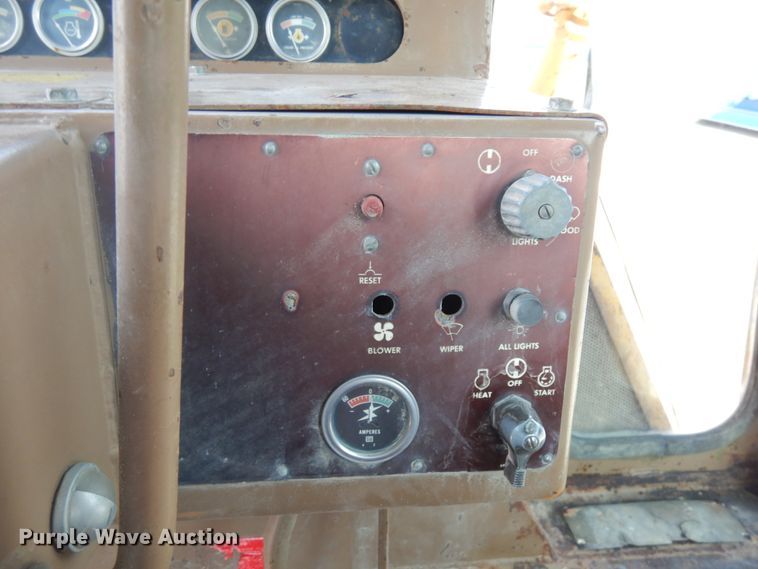 image for item IL9927 1976 Caterpillar D8K  dozer