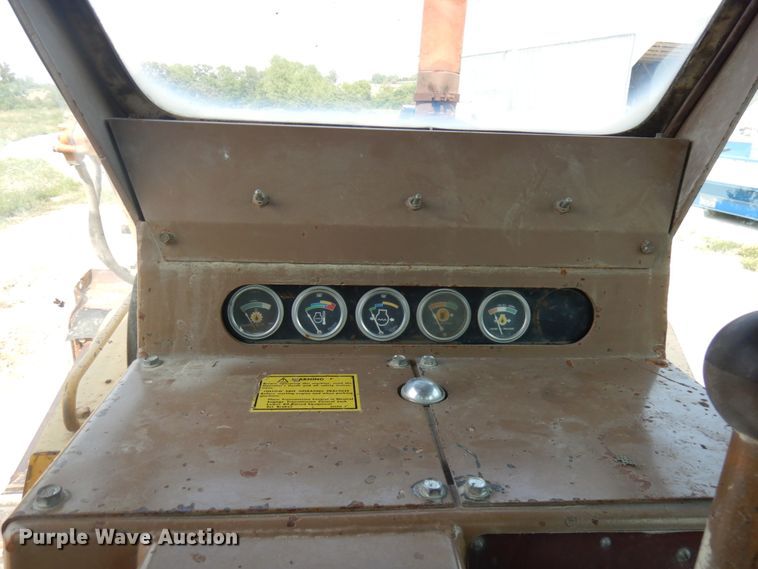 image for item IL9927 1976 Caterpillar D8K  dozer