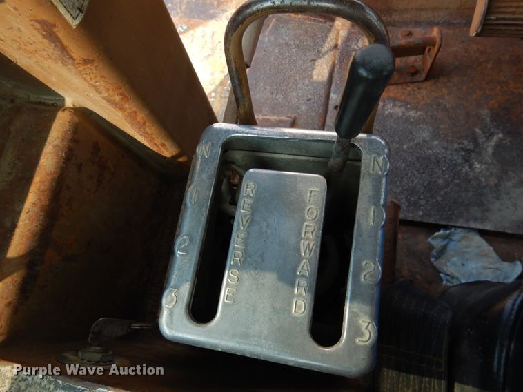 image for item IL9927 1976 Caterpillar D8K  dozer