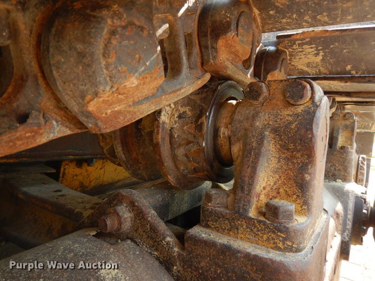 image for item IL9927 1976 Caterpillar D8K  dozer