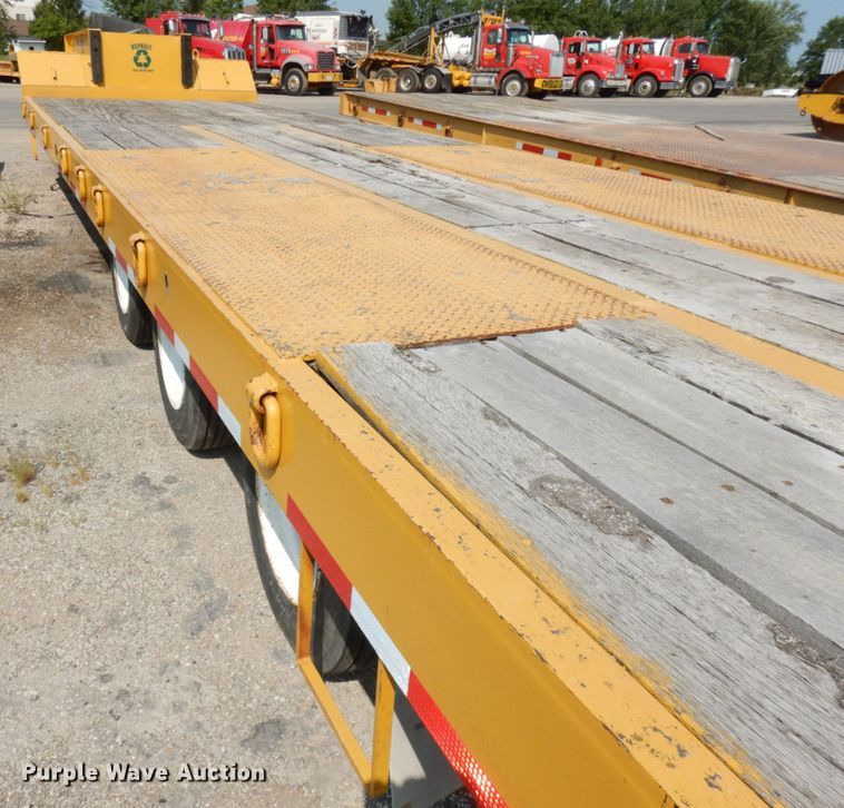 image for item IL9953 2000 Talbert GT3T-30  tilt deck equipment trailer