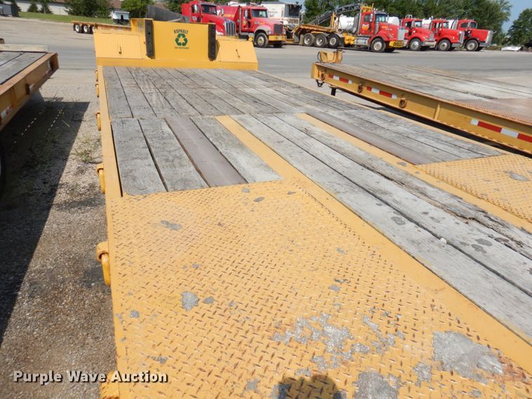 image for item IL9953 2000 Talbert GT3T-30  tilt deck equipment trailer