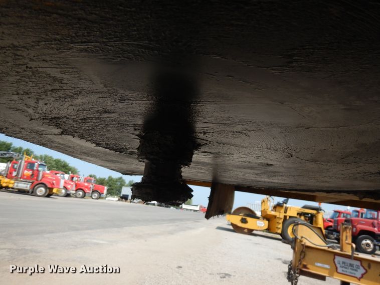 image for item IL9953 2000 Talbert GT3T-30  tilt deck equipment trailer