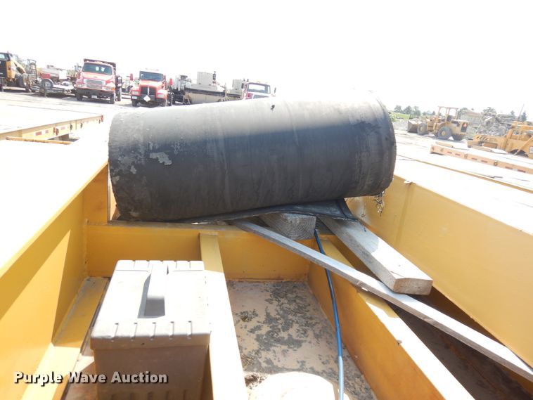 image for item IL9953 2000 Talbert GT3T-30  tilt deck equipment trailer