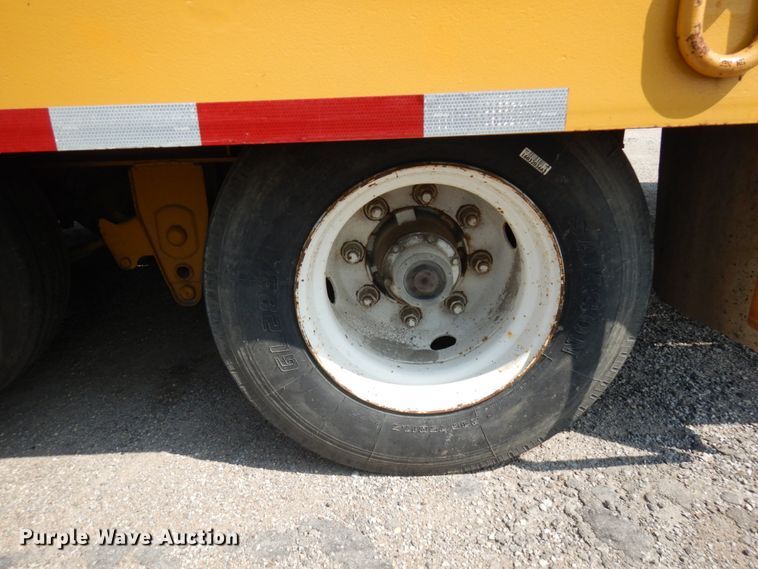 image for item IL9953 2000 Talbert GT3T-30  tilt deck equipment trailer