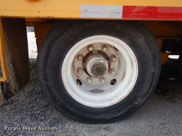 image for item IL9953 2000 Talbert GT3T-30  tilt deck equipment trailer