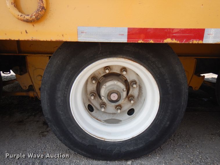 image for item IL9953 2000 Talbert GT3T-30  tilt deck equipment trailer