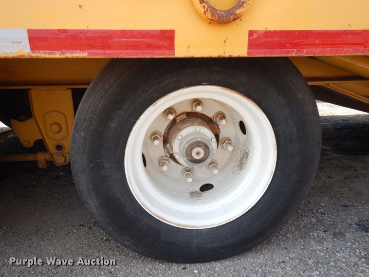 image for item IL9953 2000 Talbert GT3T-30  tilt deck equipment trailer