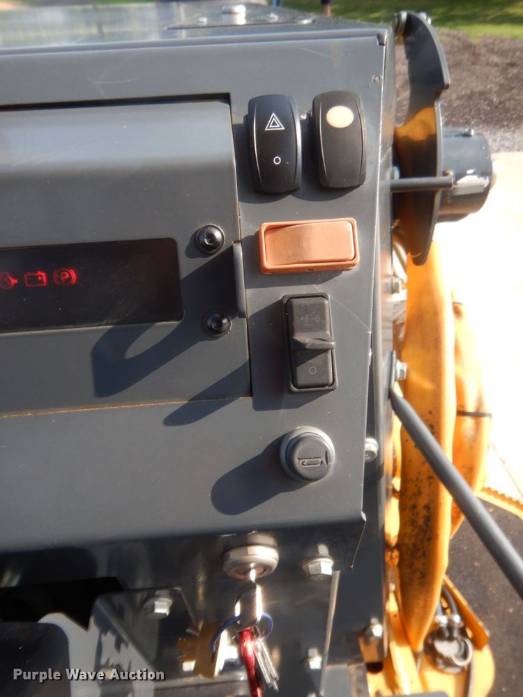 image for item IN9497 2014 John Deere 210K  landscape tractor