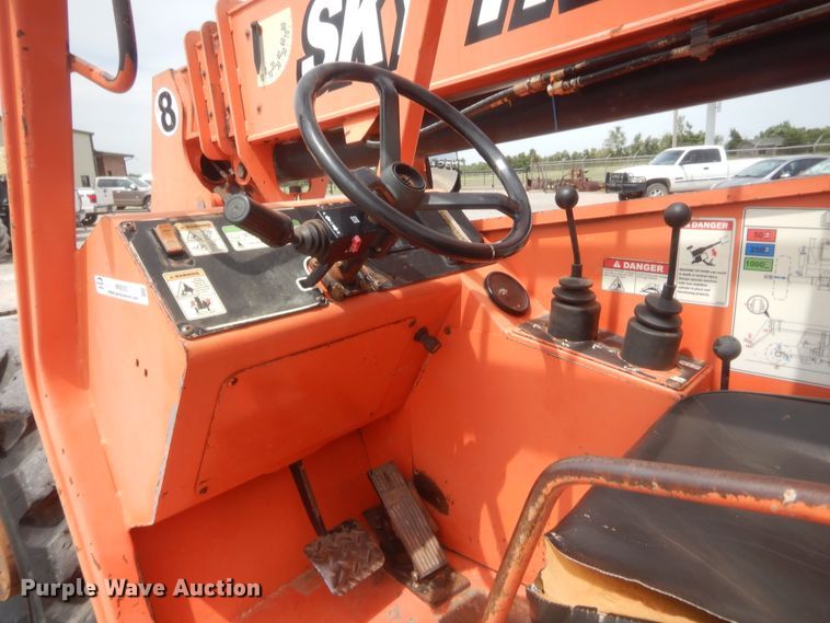 image for item IN9505 2005 SkyTrack 8042  telehandler
