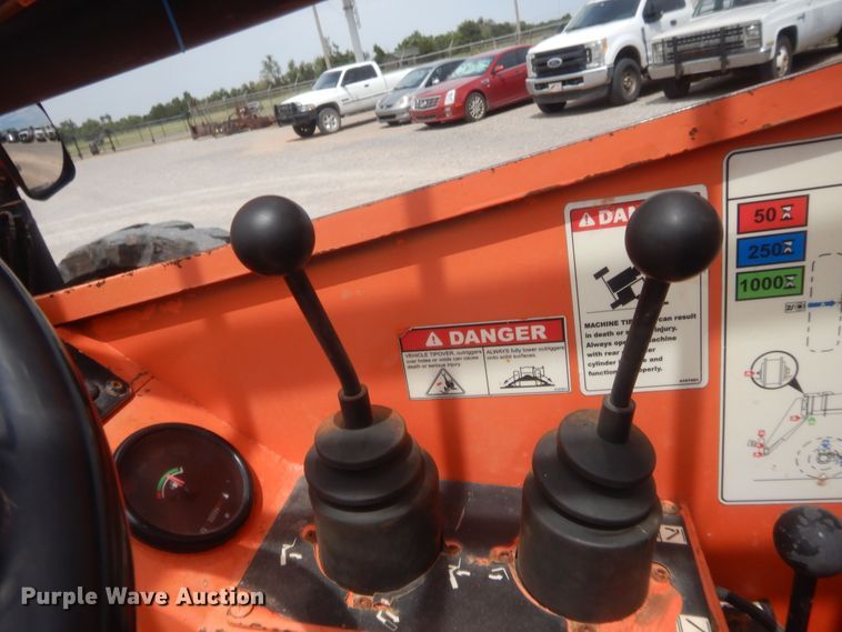 image for item IN9505 2005 SkyTrack 8042  telehandler