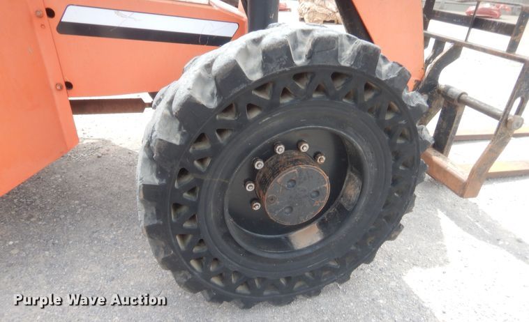 image for item IN9505 2005 SkyTrack 8042  telehandler