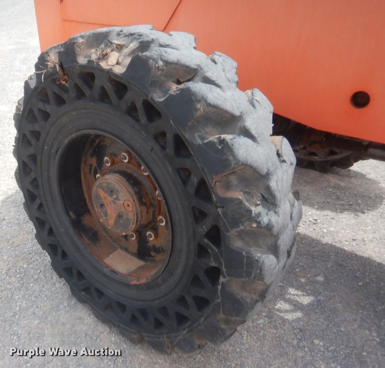 image for item IN9505 2005 SkyTrack 8042  telehandler