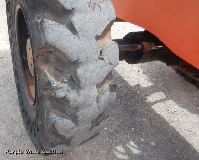 image for item IN9505 2005 SkyTrack 8042  telehandler