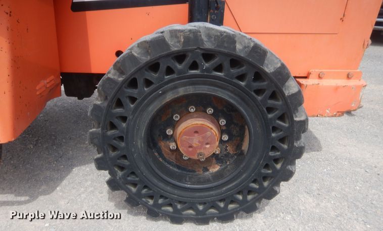 image for item IN9505 2005 SkyTrack 8042  telehandler