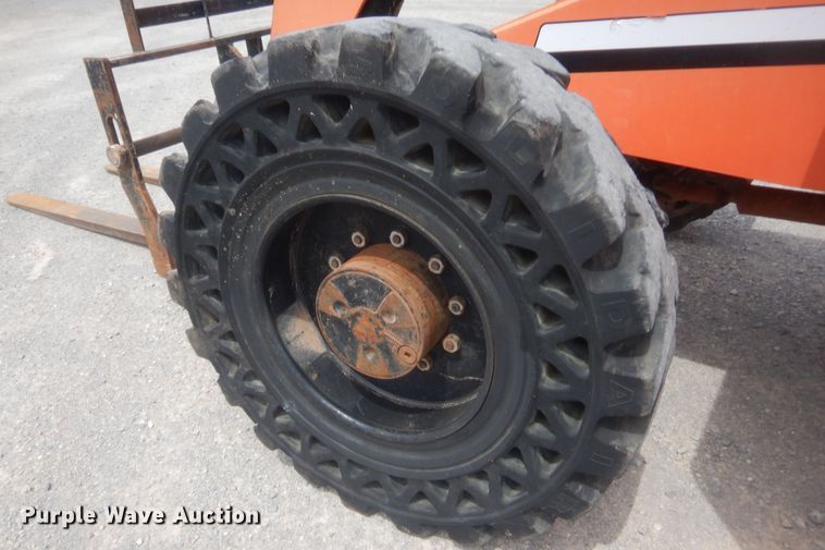 image for item IN9505 2005 SkyTrack 8042  telehandler