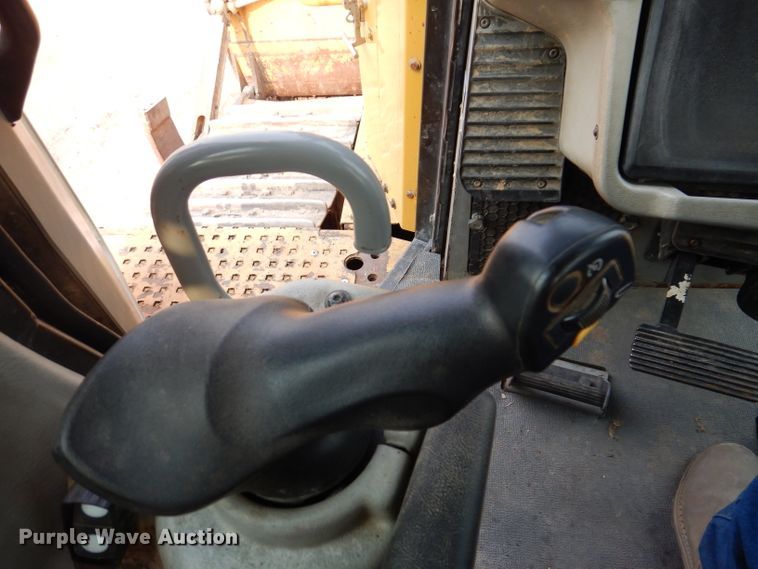 image for item IN9805 2013 Caterpillar D6T LGP  dozer