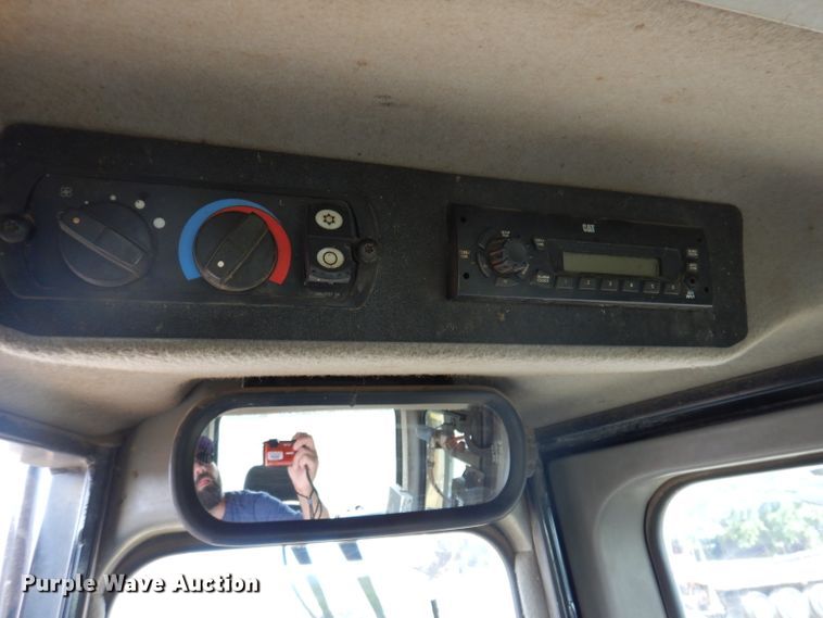 image for item IN9805 2013 Caterpillar D6T LGP  dozer