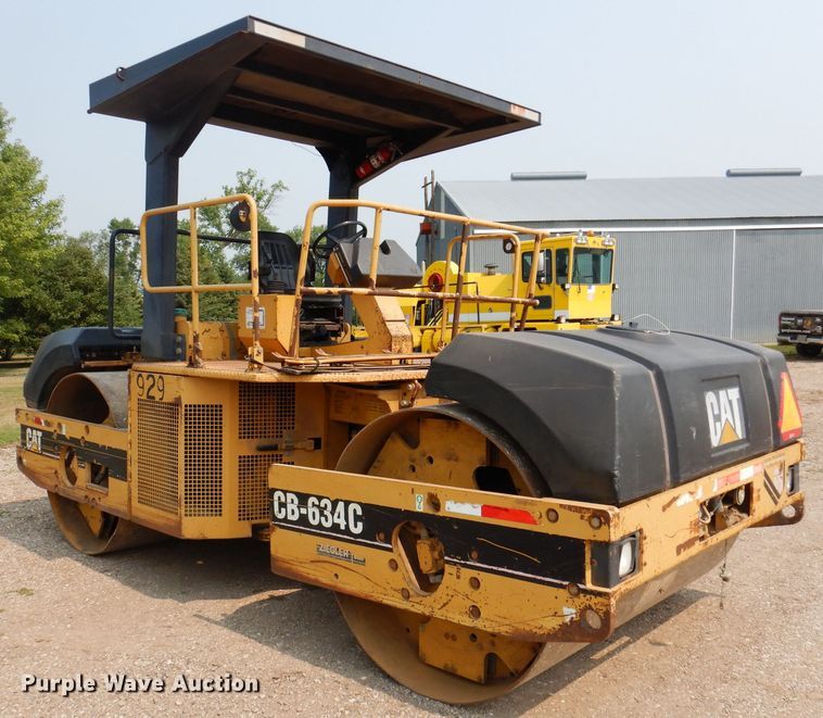 image for item IN9808 1998 Caterpillar CB634C  double drum vibratory roller