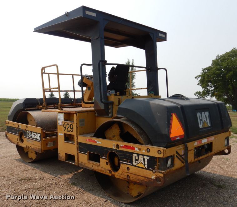 image for item IN9808 1998 Caterpillar CB634C  double drum vibratory roller