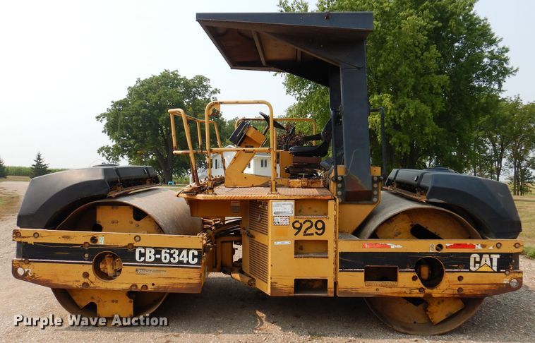 image for item IN9808 1998 Caterpillar CB634C  double drum vibratory roller
