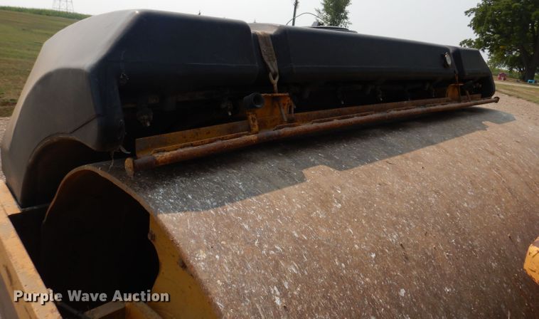 image for item IN9808 1998 Caterpillar CB634C  double drum vibratory roller