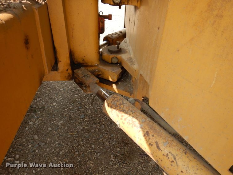 image for item IN9808 1998 Caterpillar CB634C  double drum vibratory roller