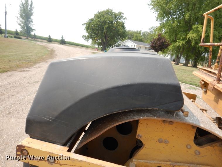 image for item IN9808 1998 Caterpillar CB634C  double drum vibratory roller