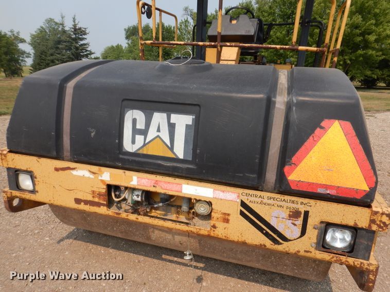 image for item IN9808 1998 Caterpillar CB634C  double drum vibratory roller