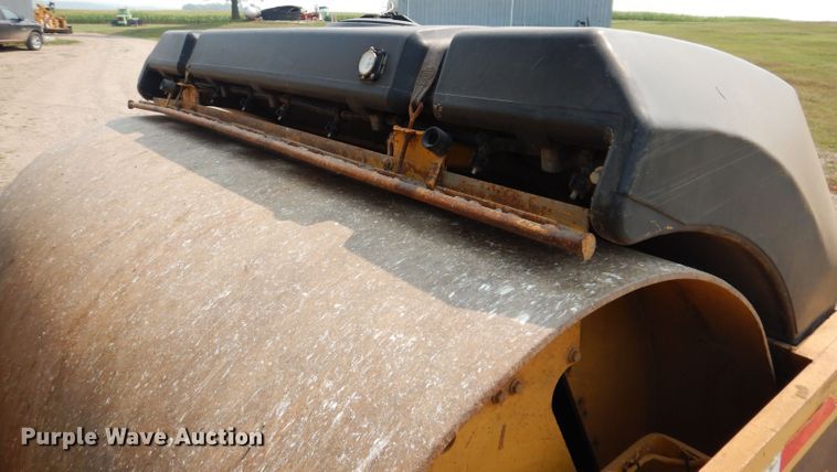 image for item IN9808 1998 Caterpillar CB634C  double drum vibratory roller