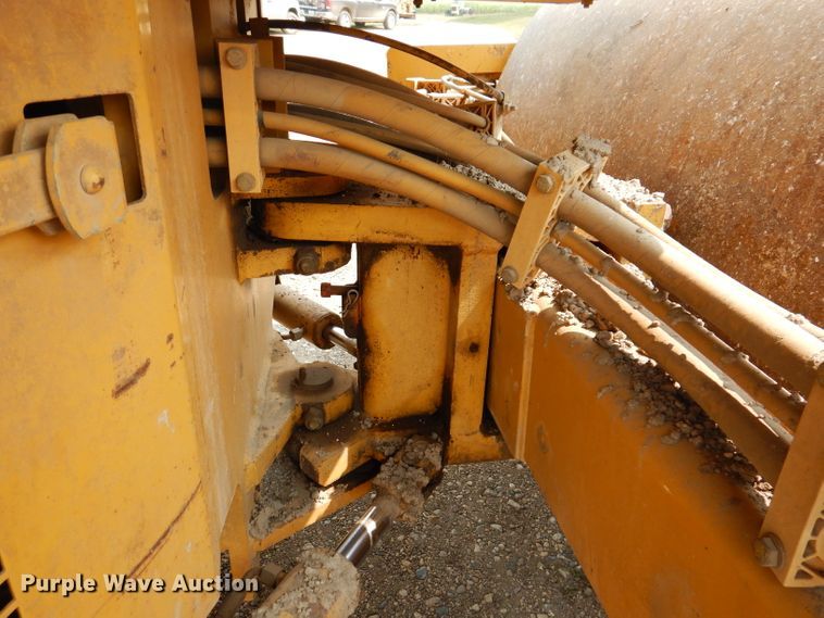 image for item IN9808 1998 Caterpillar CB634C  double drum vibratory roller