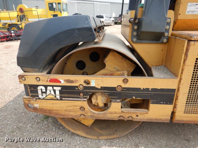 image for item IN9808 1998 Caterpillar CB634C  double drum vibratory roller