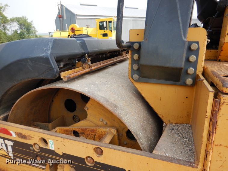 image for item IN9808 1998 Caterpillar CB634C  double drum vibratory roller
