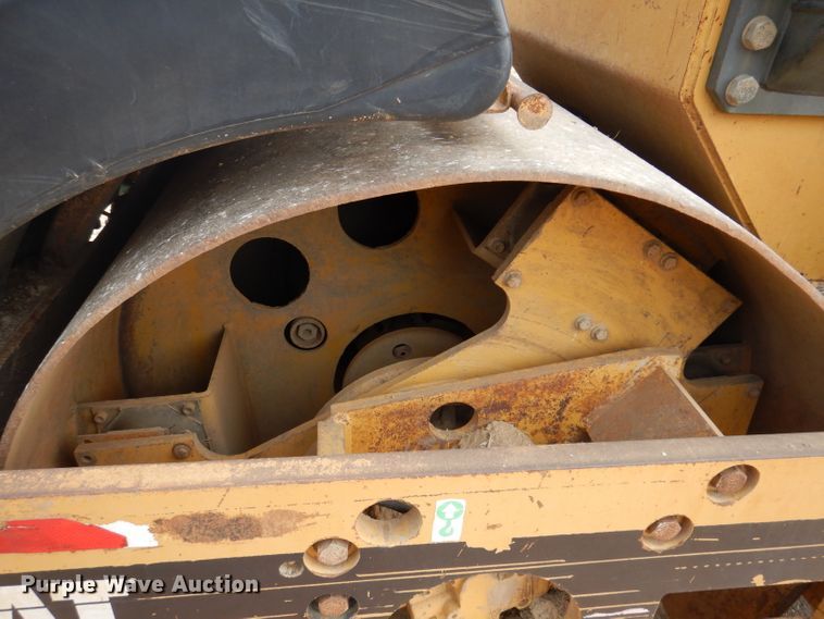 image for item IN9808 1998 Caterpillar CB634C  double drum vibratory roller