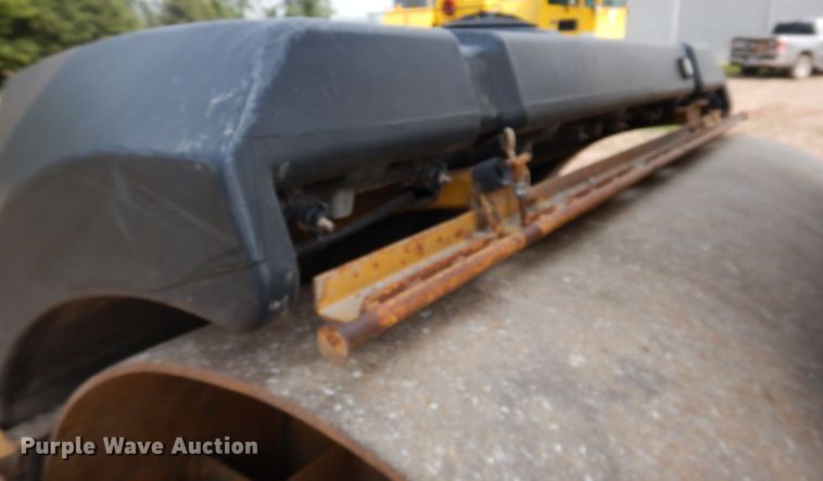 image for item IN9808 1998 Caterpillar CB634C  double drum vibratory roller