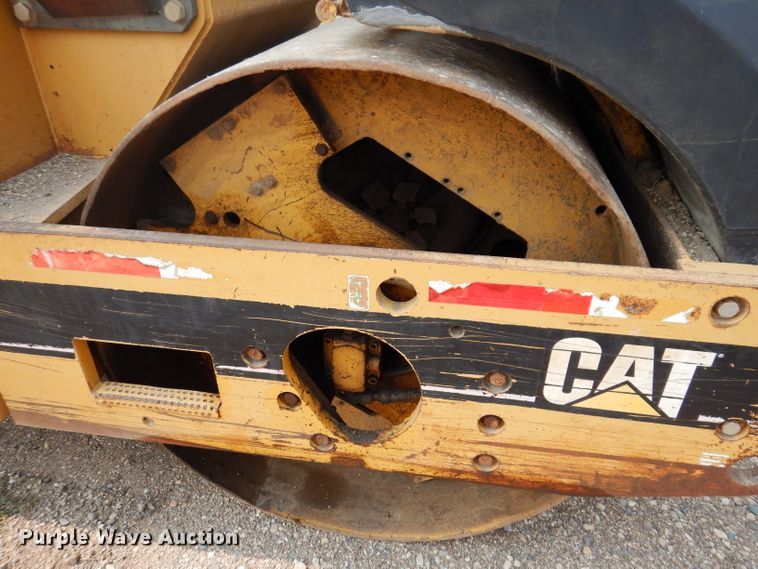 image for item IN9808 1998 Caterpillar CB634C  double drum vibratory roller