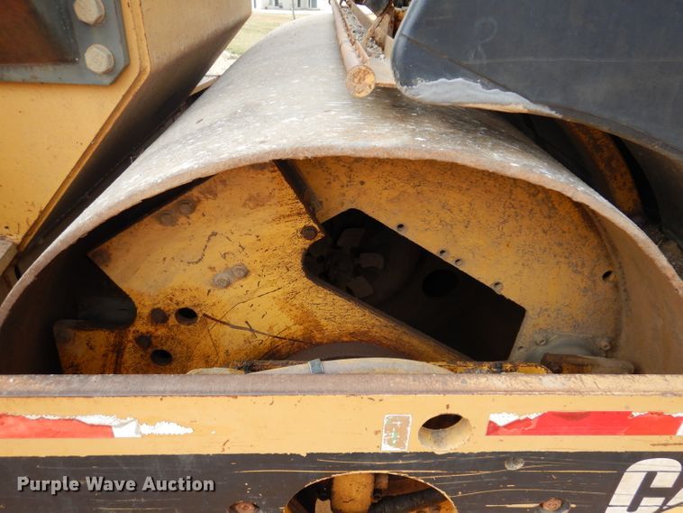 image for item IN9808 1998 Caterpillar CB634C  double drum vibratory roller
